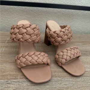 Worn no more than 3 times. Size 8.5